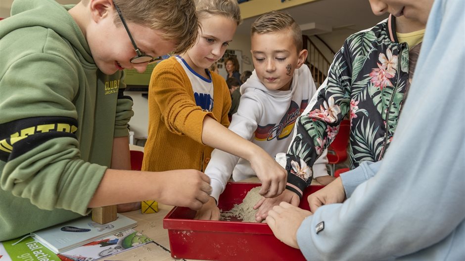 Waterschap-Limburg-educatie-op-basisschool (3) (Breedbeeld)