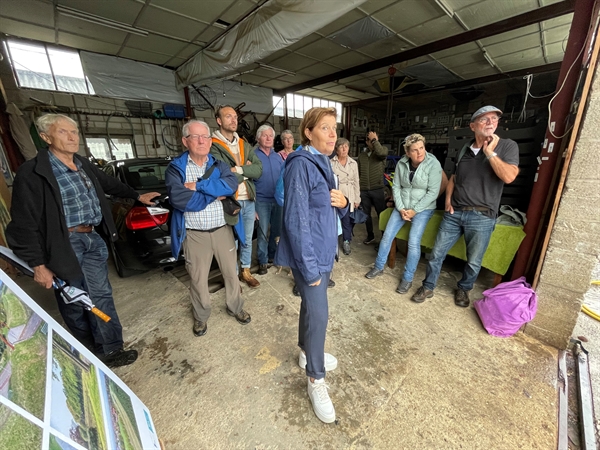 Derde stop_Hummerenweg_Marita geeft uitleg