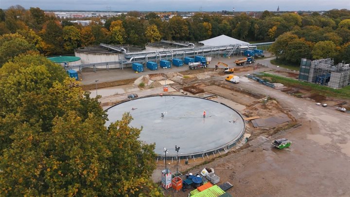 Bovenaanzicht bouw derde reactor rioolwaterzuivering Weert