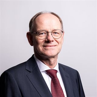 Portretfoto van A.P.J. van leengoed, lid van de rekenkamer