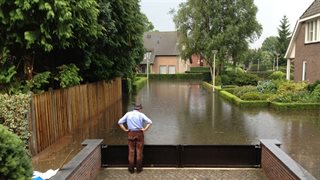 Hoogwater in straat
