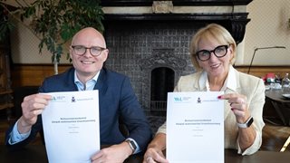 Hubert Mackus en Josette Van Wersch ondertekenen overeenkomst