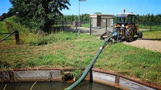 Onttrekken van oppervlaktewater uit beek
