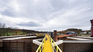 Ombouw van de tijdelijke zuiveringsinstallatie
