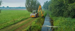 Maaiwerkzaamheden langs het water