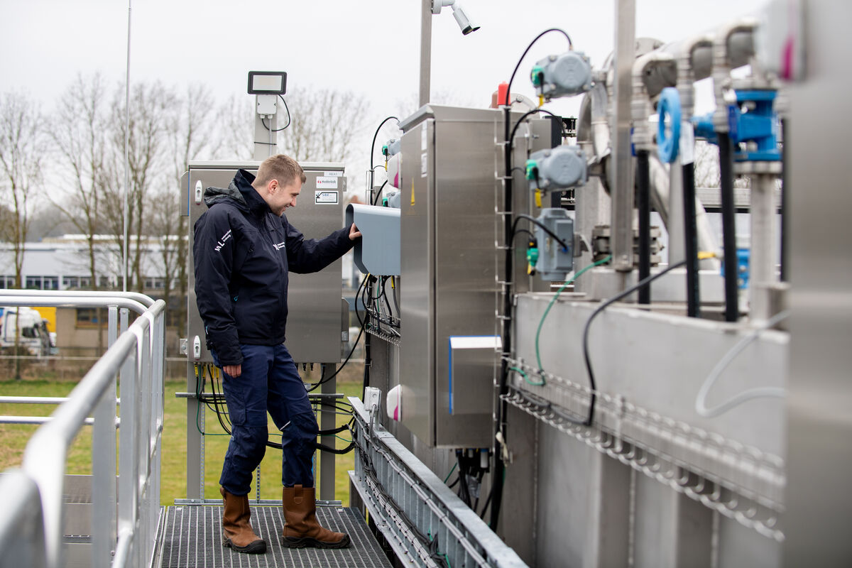 Medewerker op NVPP installatie