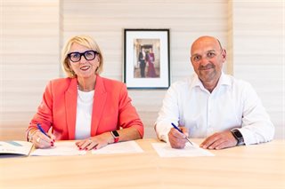 Ondertekening door Peter Spirk en Josette Van Wersch