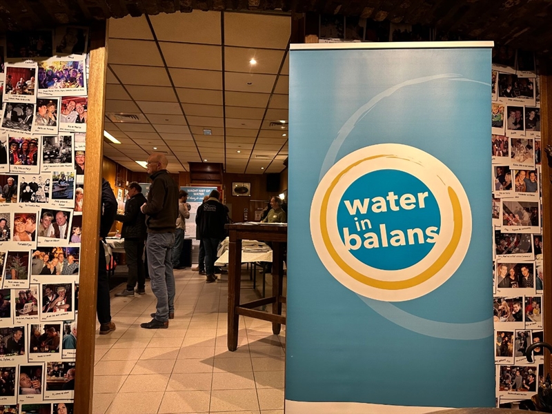 Stand van Water in Balans tijdens inloopbijeenkomst