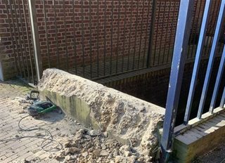 Slopen van het muurtje
