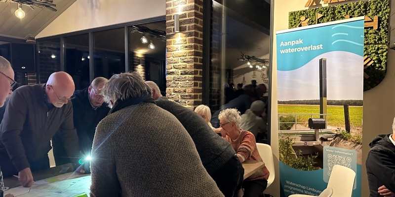 Inwoners in gesprek tijdens inwonersavond