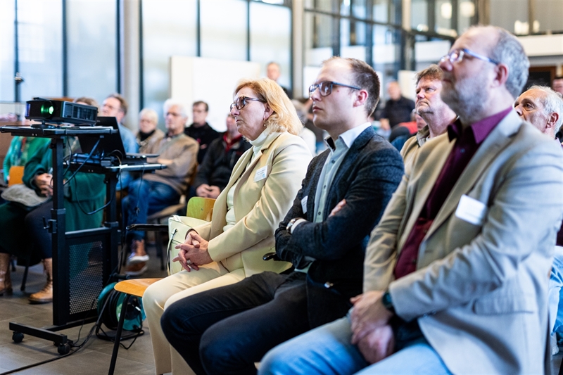 Inwoners tijdens presentatie