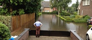 Hoog water in een straat