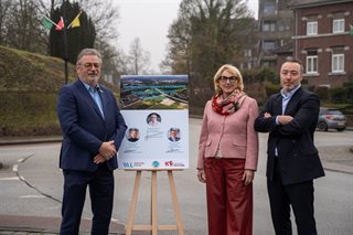 Josette Van Wersch, Alexander Geers en René van Drunen poseren bij de ondertekende samenwerkingsovereenkomst