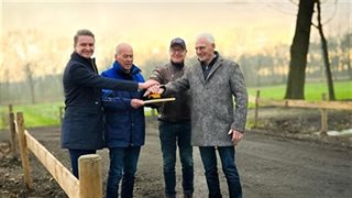 Samenwerkende partijen poseren