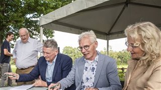 Ondertekenen van de bestuursovereenkomst