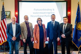 Samenwerkende partijen poseren