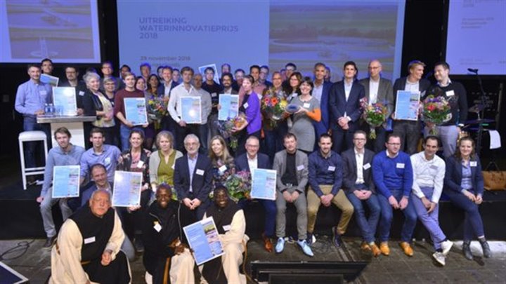 Groepsfoto-winnaars-Waterinnovatieprijs-2018_850x550-610x335