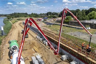 Beton storten keermuur