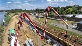 Beton storten keermuur