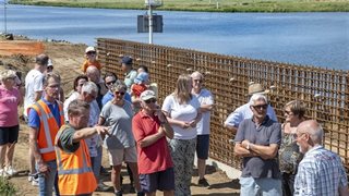 Belangstellende tijdens Dag van de Bouw