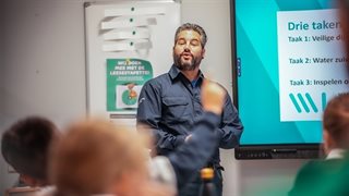 Waterschapper staat voor de klas