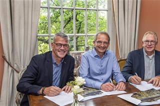 Partners ondertekenen contract