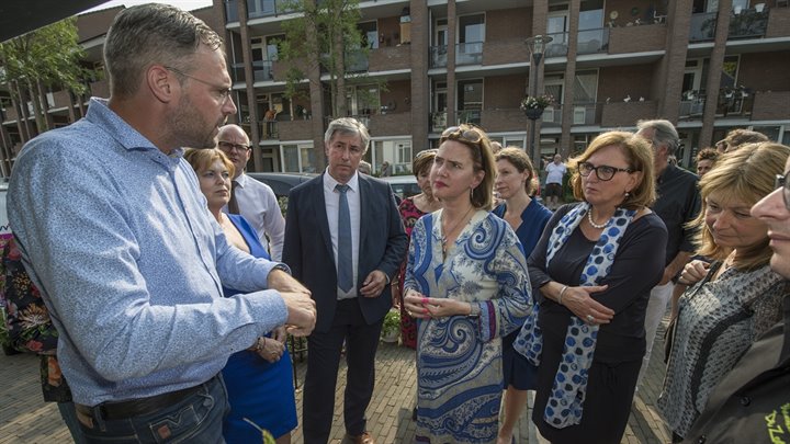 JT Minister Cora van Nieuwenhuizen bezoekt Meerssen 6809