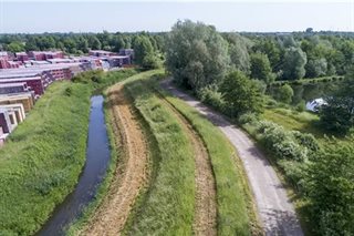 Omgeving met steenfabriek