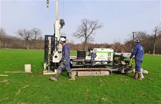 Mensen met machines aan het werk