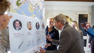 Handtekening plaatsen onder de bestuursovereenkomst