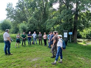 Informatie tijdens wandeling met gids