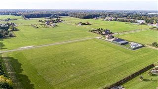 Weilanden en huizen
