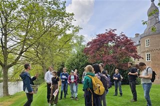 Studenten bezoeken Well