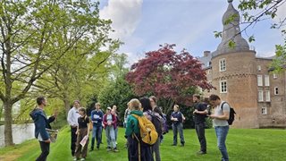 Studenten bezoeken Well
