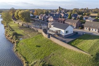 Huizen aan de dijk