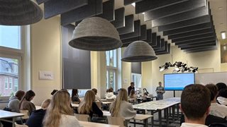 Presentatie aan scholieren