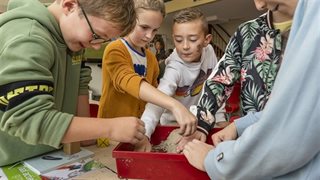 Gastlessen aan leerlingen