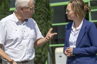 Arnold Jansen en Marieke Vellinga-Beemsterboer in gesprek