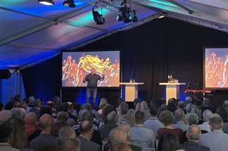 Een presentatie aan genodigde