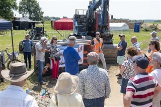 Presentatie aan bezoekers tijdens de Dag van de Bouw