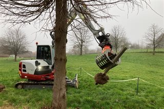 Verwijderen van omheining met behulp van een machine