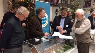 Uitleg aan inwoners tijdens bijeenkomst