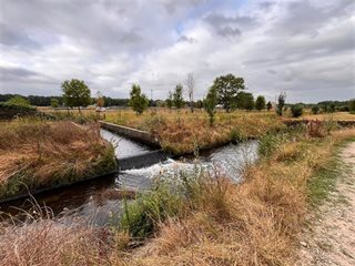 Gezuiverd afvalwater stroom in de Geleenbeek