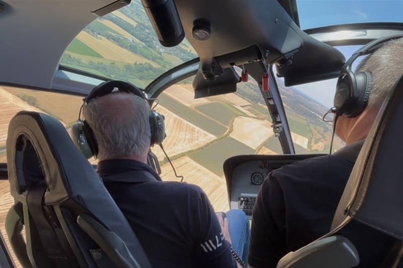 Toezichtsronde in een heli