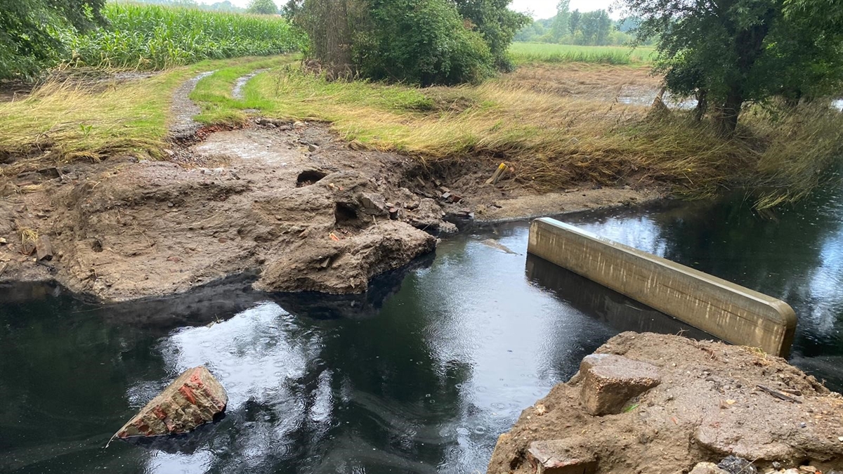 Verkleuring water Melicker Leigraaf, Koebroekbeek en de Roer