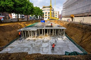 Ondergrondse waterbuffer onder het Raadhuisplein in Heerlen. Werkzaamheden in uitvoering. Foto WRL (rechtenvrij)
