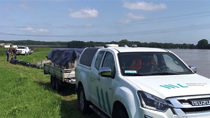 dijk-en-zandzakken-baarlo-hoogwater-juli-2021