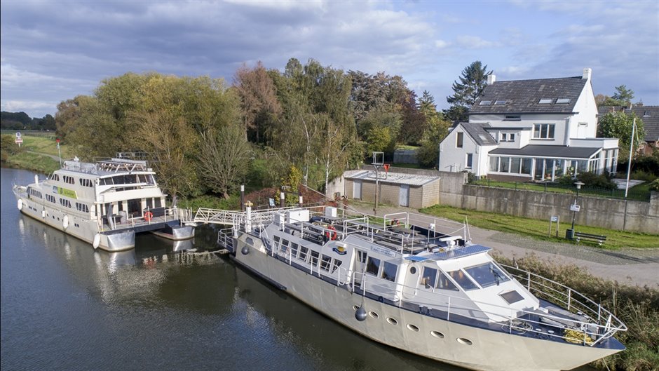 Loswal met boten in Belfeld